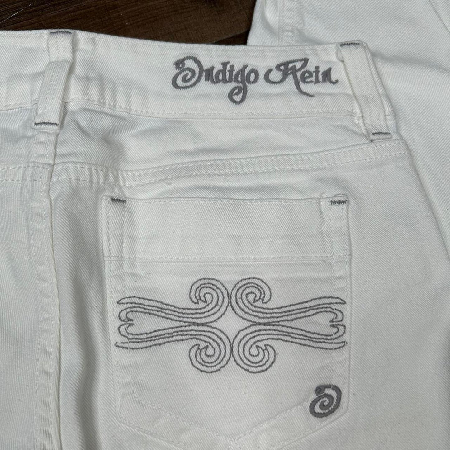 2000s y2k Indigo Rein Forever Embroidered White Capris