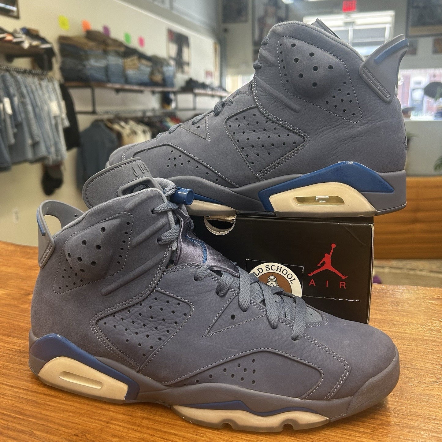 Size 10.5 - Jordan 6 Retro Diffused Blue
