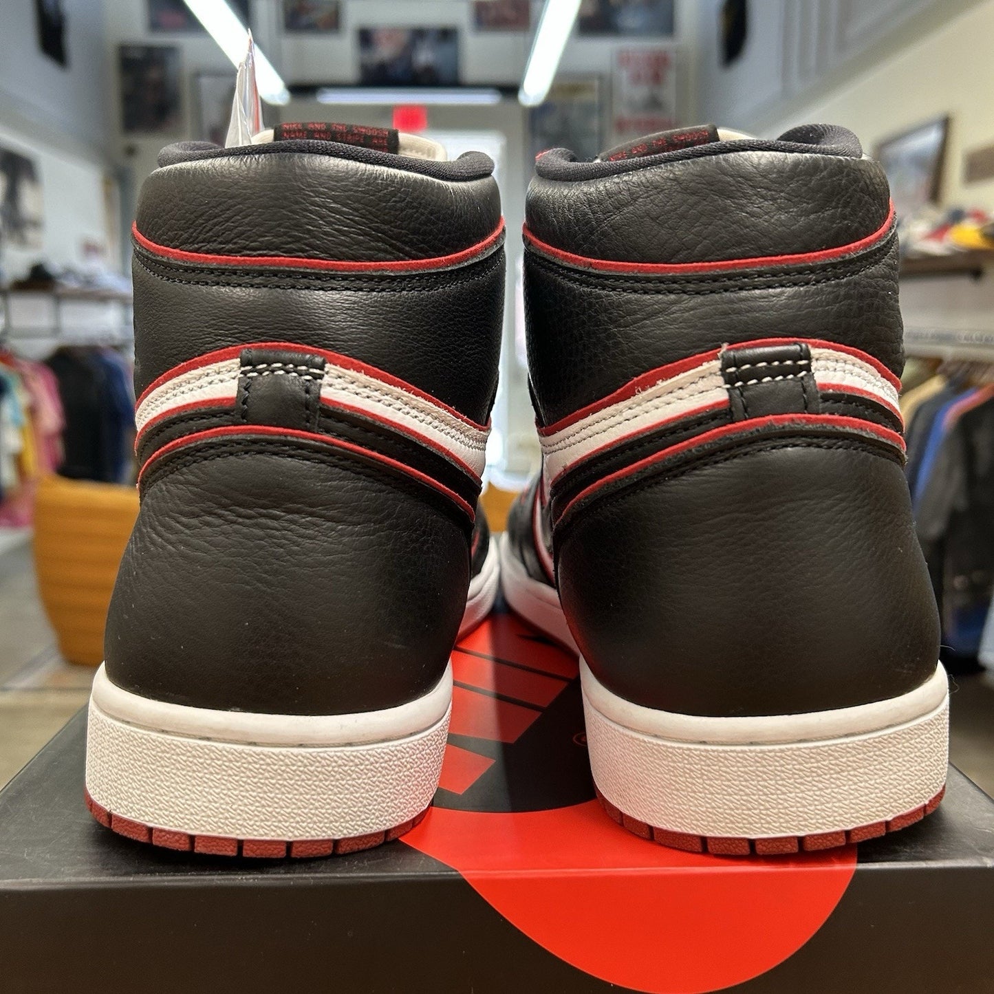 Size 12 - Jordan 1 Retro High OG Bloodline 2019 Worn Once OG All