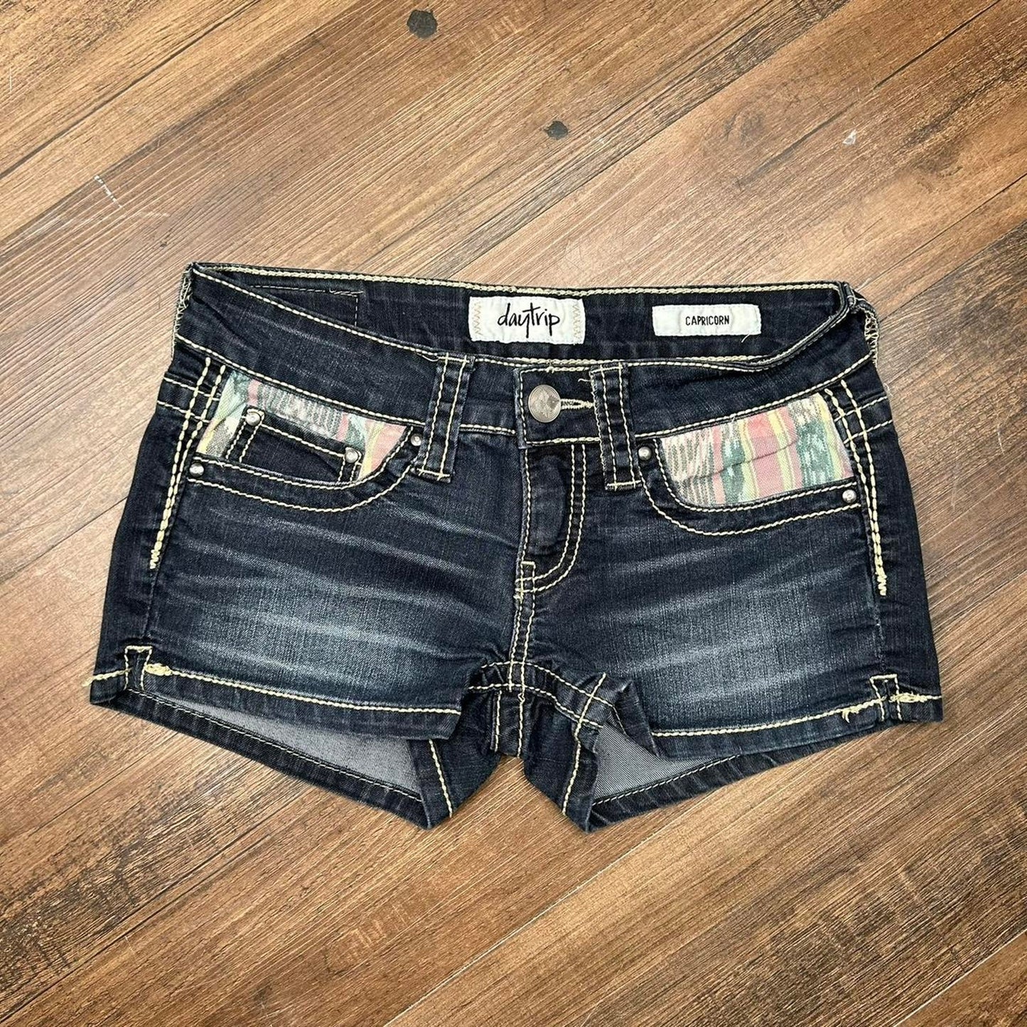 2000s y2k Daytrip Aztec Pocket Print Jean Shorts