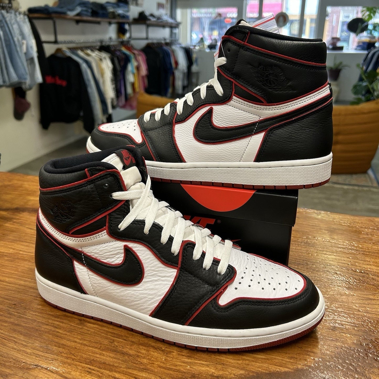 Size 12 - Jordan 1 Retro High OG Bloodline 2019 Worn Once OG All