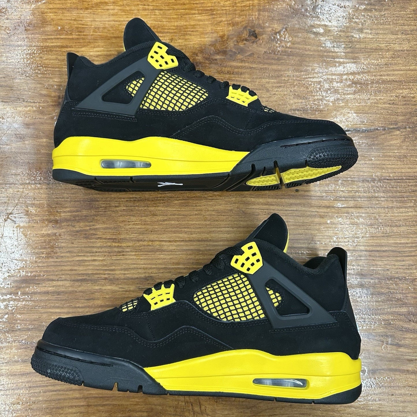 Size 10.5 - Jordan 4 Retro Mid Thunder NEW