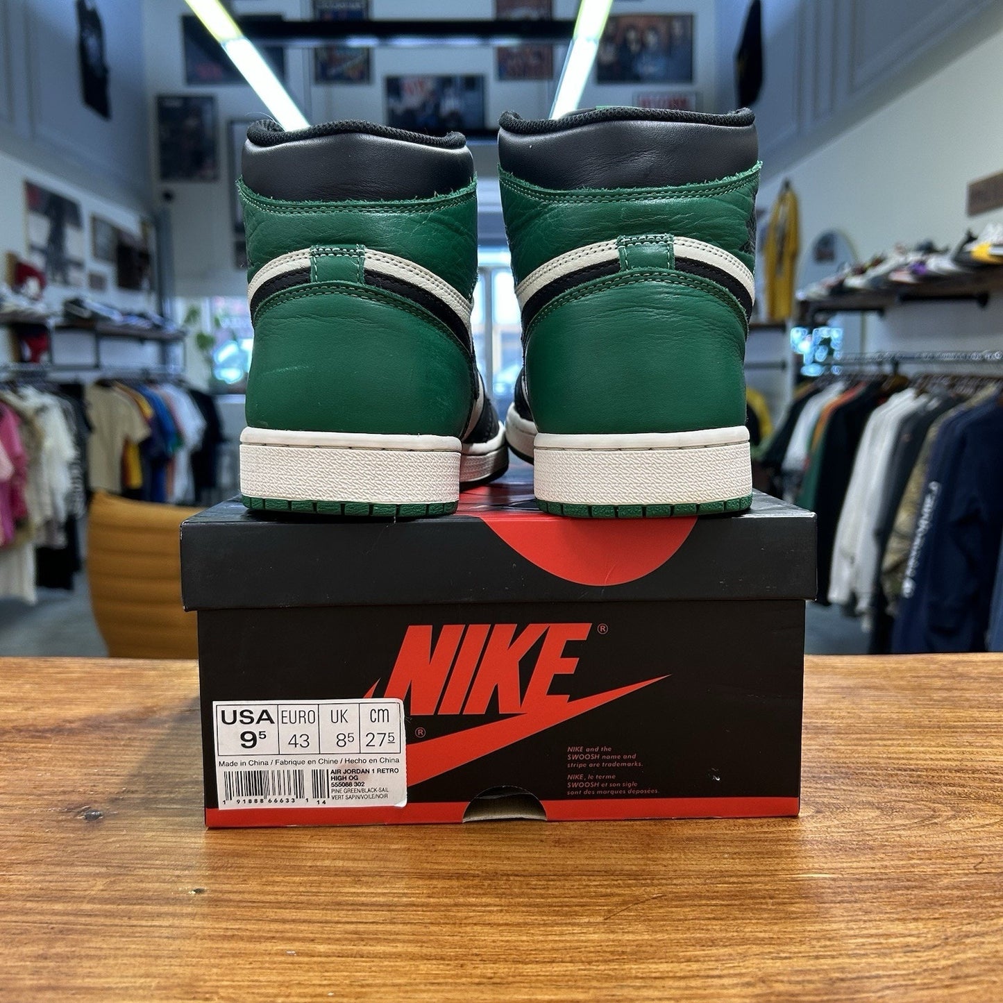 Size 9.5 - Jordan 1 Retro High OG Pine Green 2018