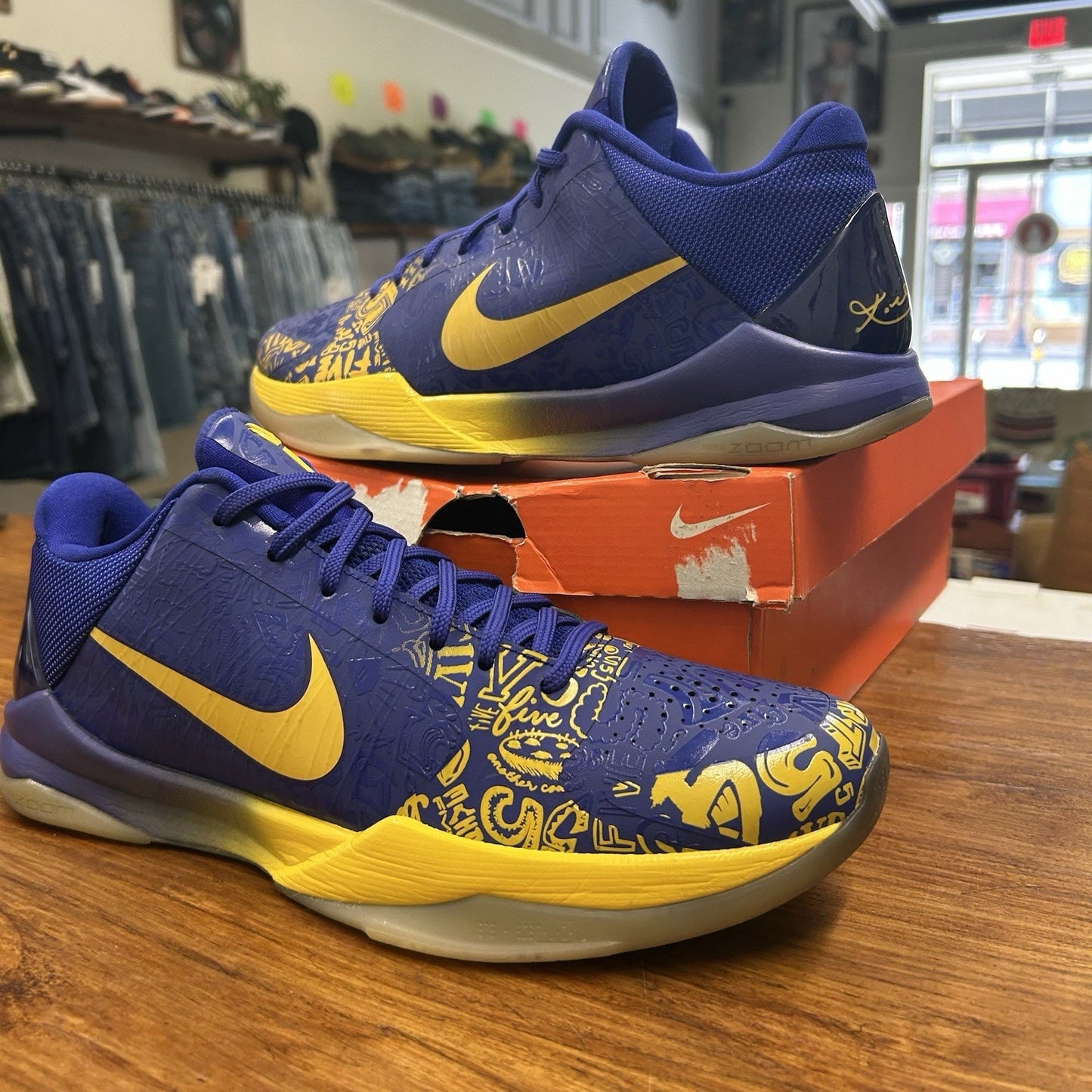 Size 10.5 - Nike Zoom Kobe 5 2010 Rings