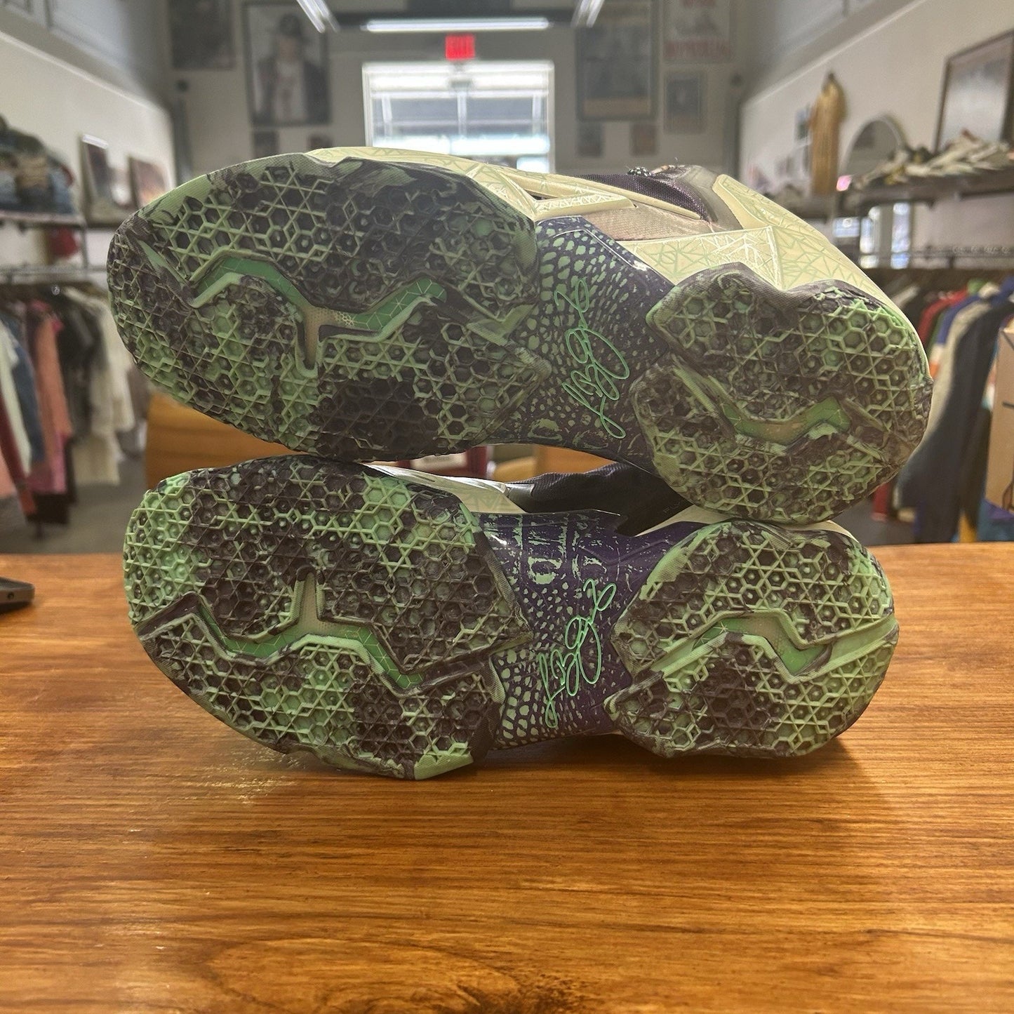 Size 10.5 - Nike LeBron 11 Gator King