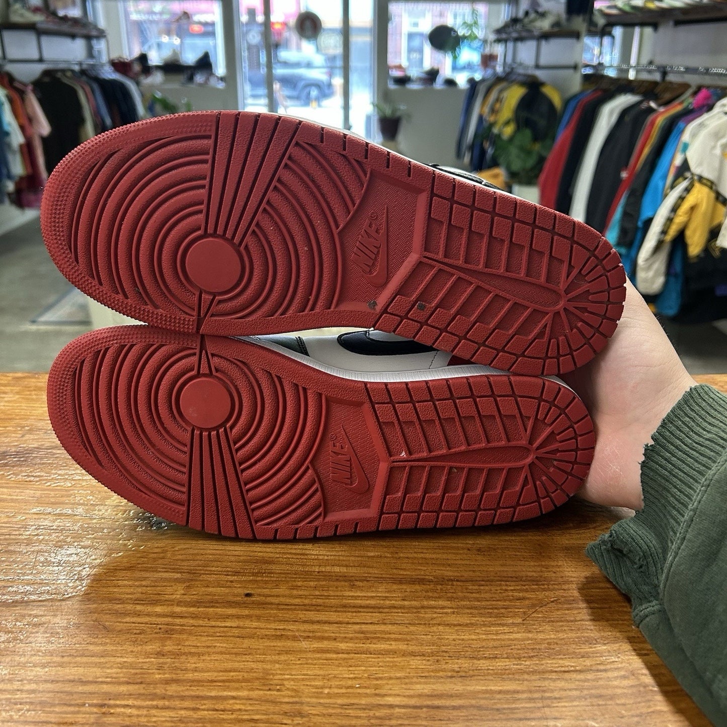 Jordan 1 Low Bred Toe - Used - 10 Men's