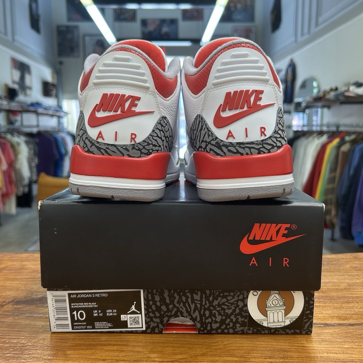 Size 10 - Jordan 3 Retro Mid Fire Red Lightly Worn