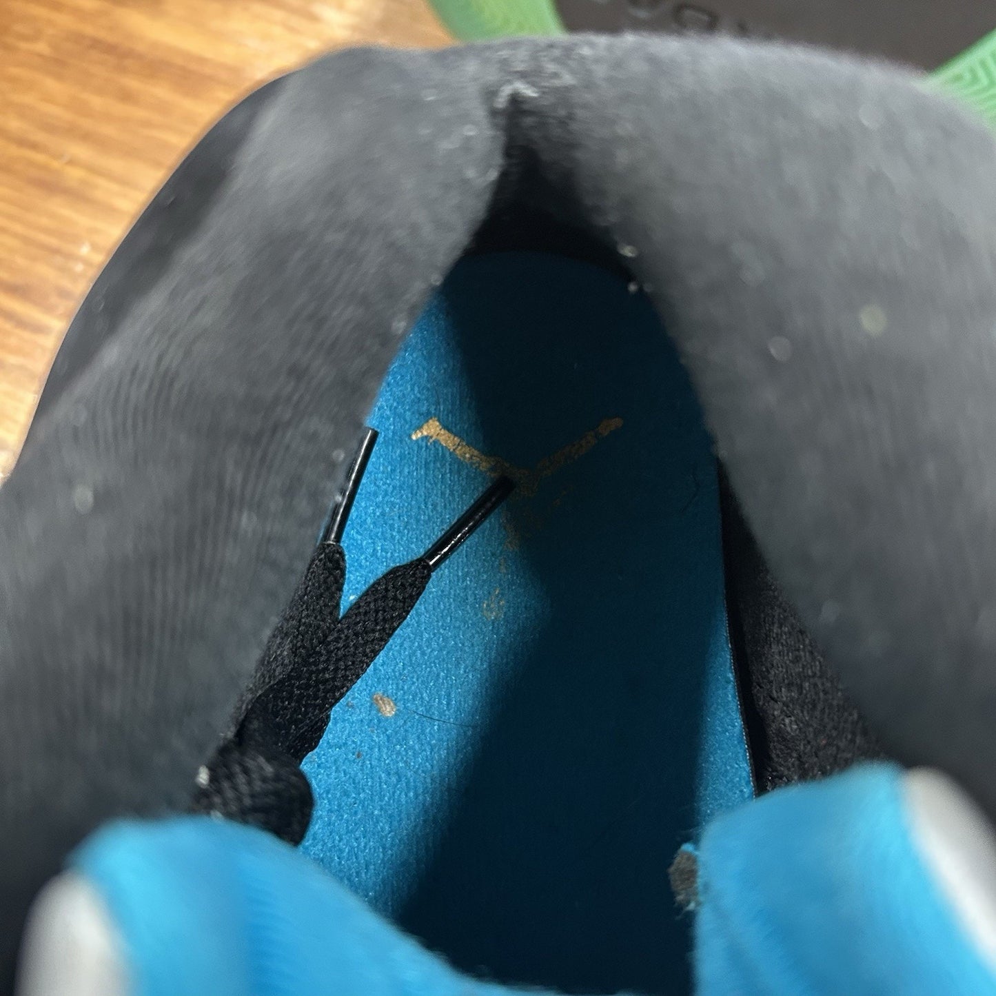 Size 10 - Jordan 5 Retro Aqua