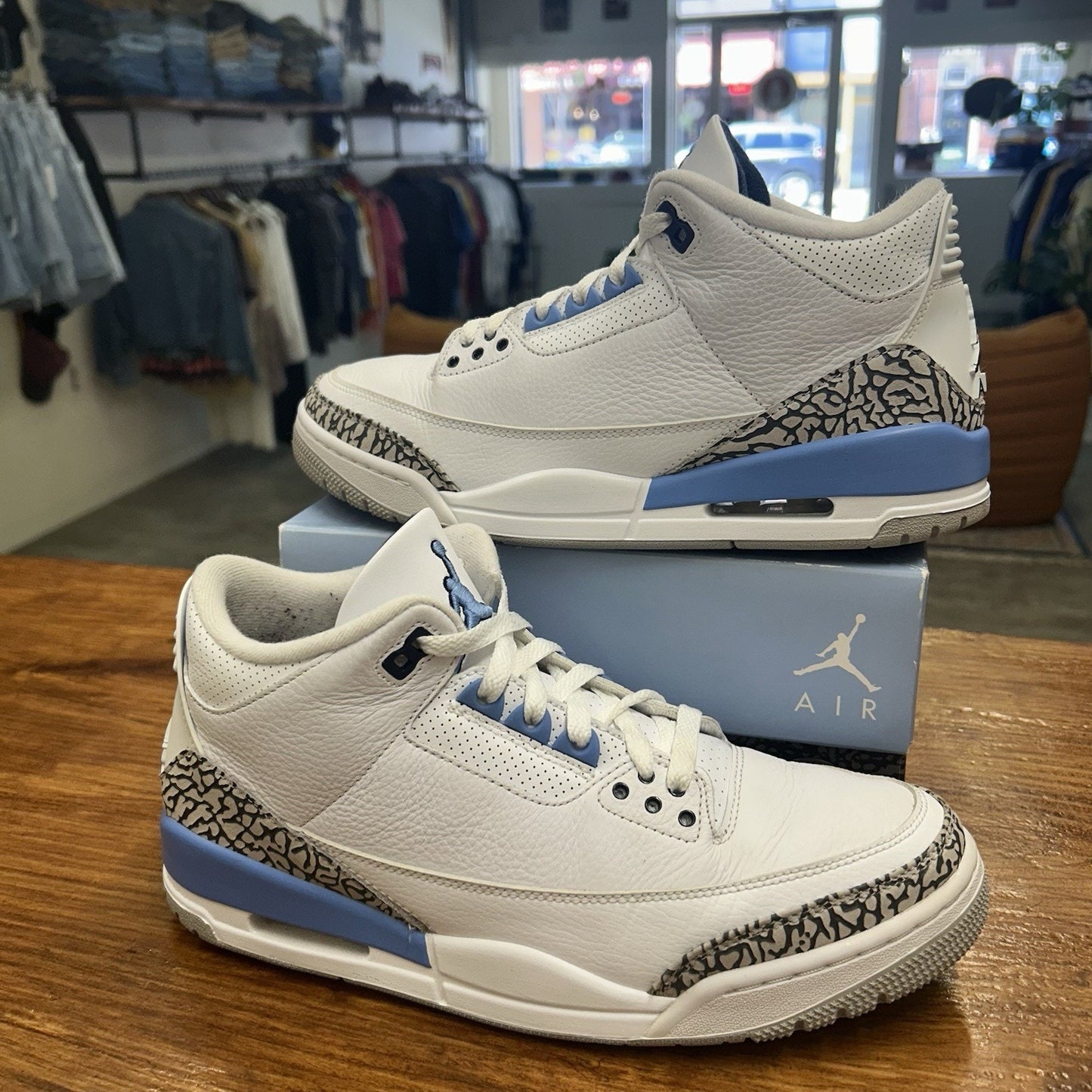 Size 10.5 - Jordan UNC