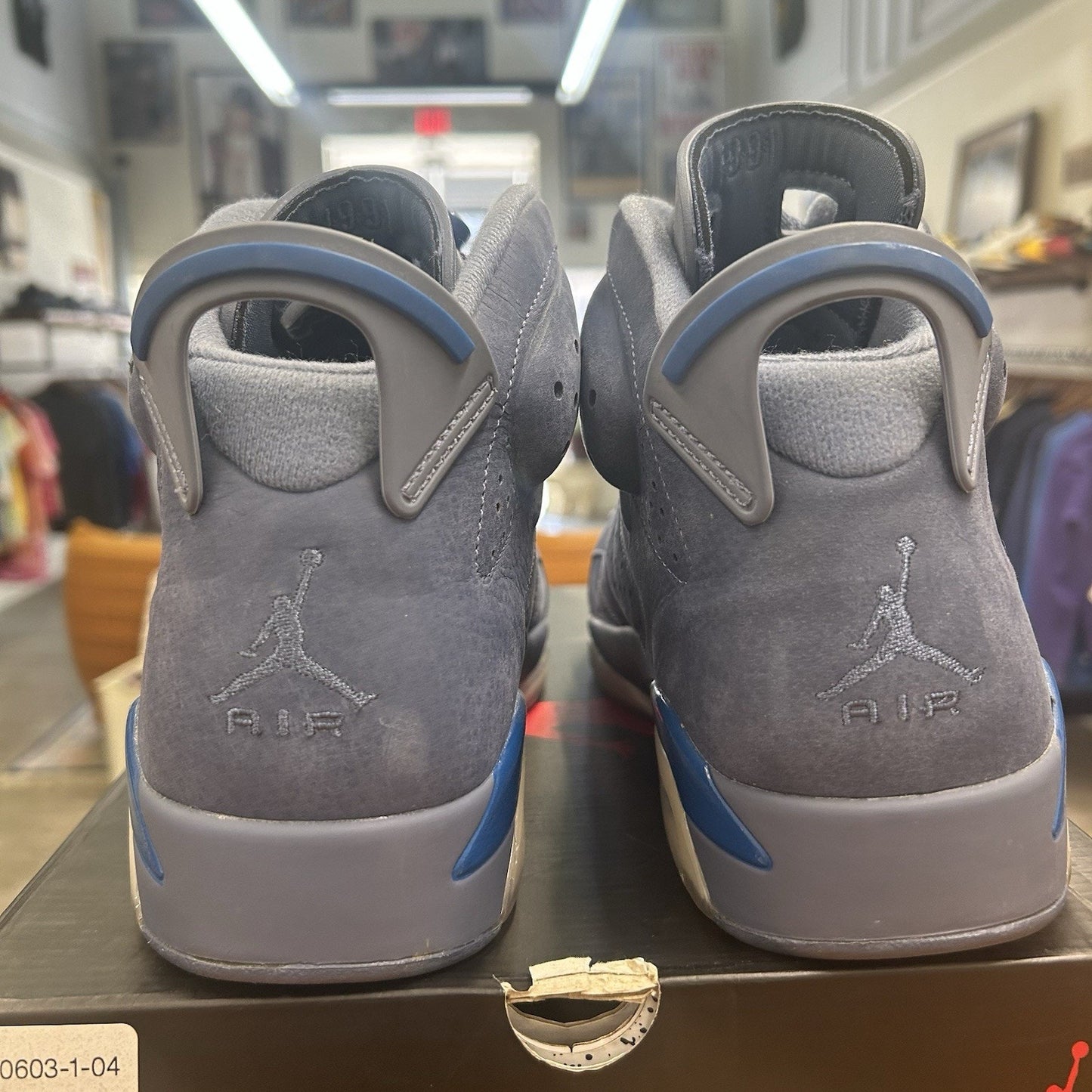 Size 10.5 - Jordan 6 Retro Diffused Blue