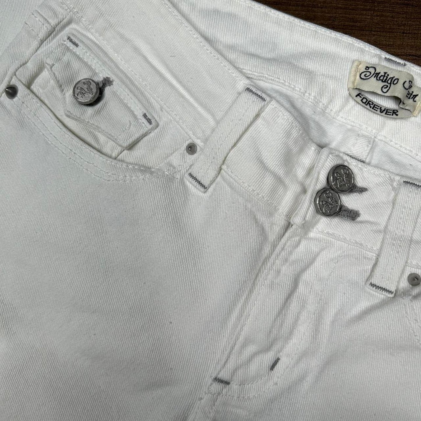 2000s y2k Indigo Rein Forever Embroidered White Capris