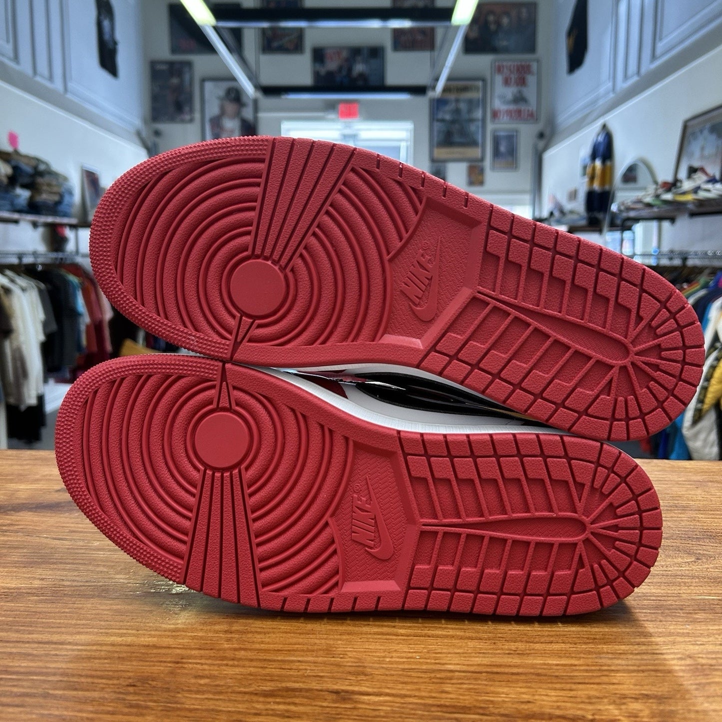 Size 11 - Air Jordan 1 Retro OG 2025 Low Chicago New