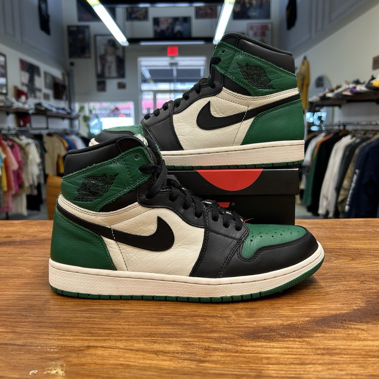 Size 9.5 - Jordan 1 Retro High OG Pine Green 2018